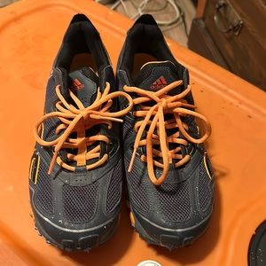 Aggressive men’s cross training, running shoes